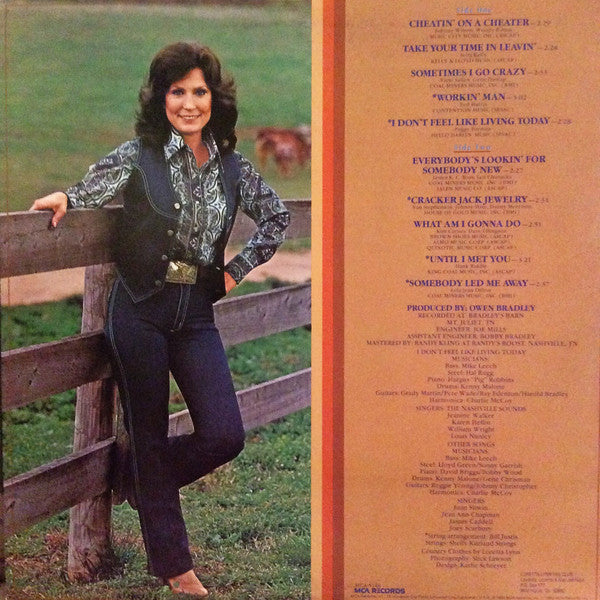 Loretta Lynn : Lookin' Good (LP, Album, Ter)