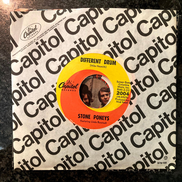 The Stone Poneys Featuring Linda Ronstadt : Different Drum / I've Got To Know (7", Single)