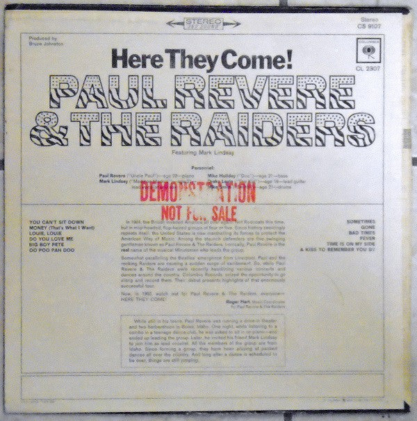Paul Revere & The Raiders Featuring Mark Lindsay : Here They Come! (LP)