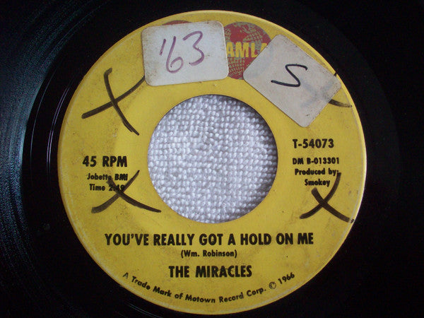 The Miracles : You've Really Got A Hold On Me / Happy Landing (7", Single, RE)